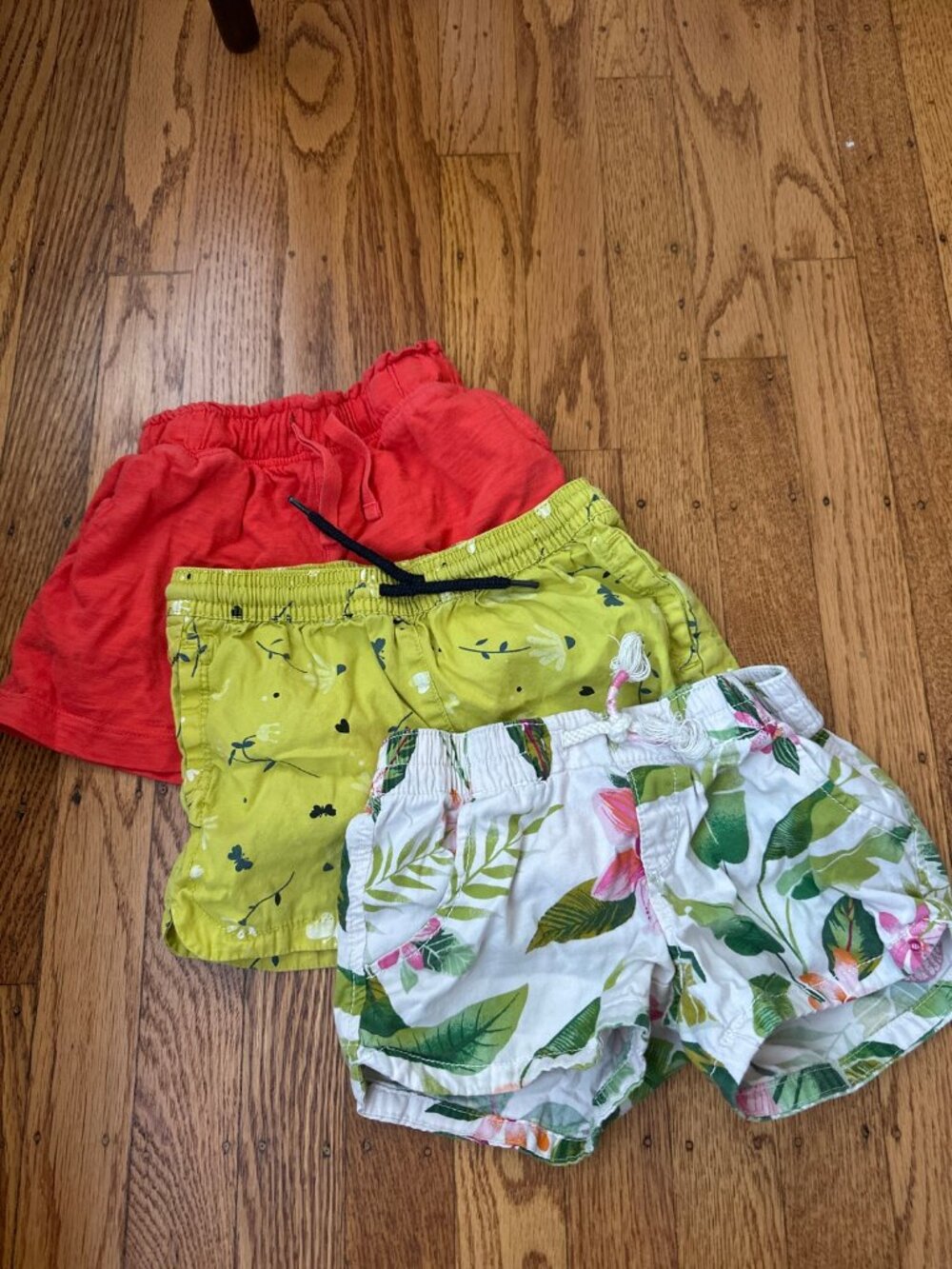 Girls Shorts Bundle 4-5 - Primary, Old Navy, Lupilu (3 pairs)